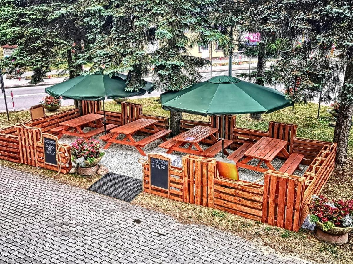 "Aleksandrowka" Restauracja I Noclegi Horyniec Bagian luar foto